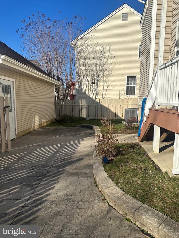 Building Photo - 19 Eldridge Dr