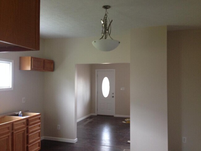 kitchen into living room - 517 N 9th Ave
