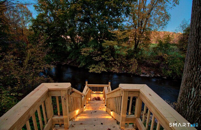 Building Photo - 15 Lower Rd