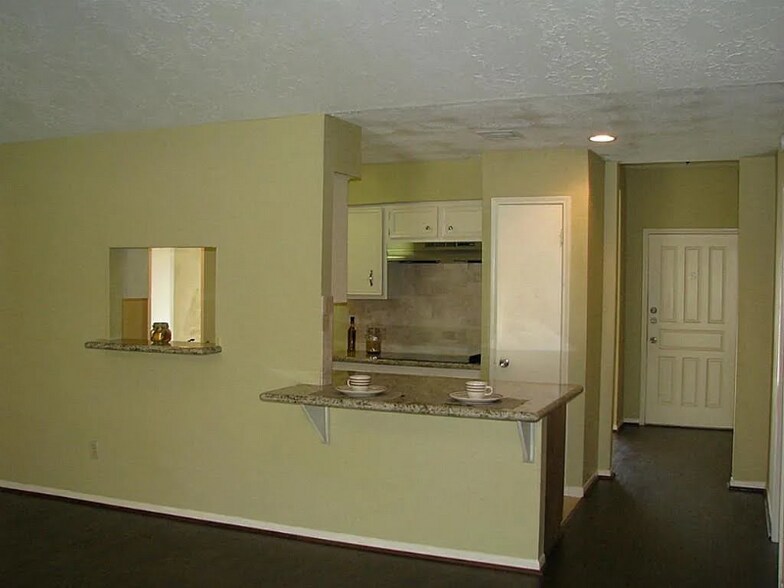 Building Photo - 25302 Thistlewaite Ln