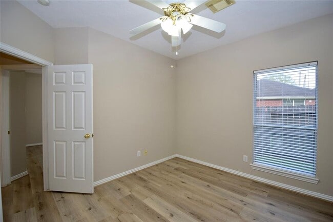 Building Photo - 3106 Rainbow Ct