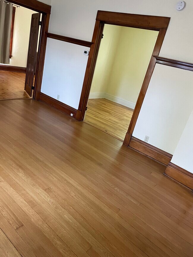 Building Photo - 389 Fairview Ave N Unit 1