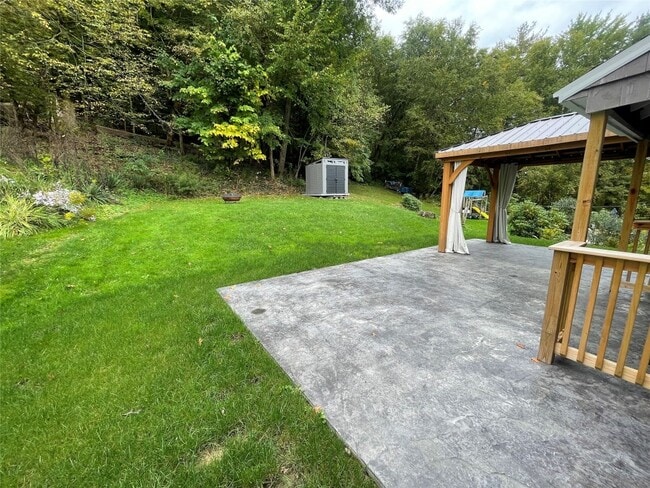 Building Photo - 412 Lyndale Dr