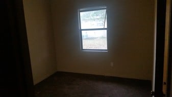 Building Photo - 3757 NW Huntsboro St