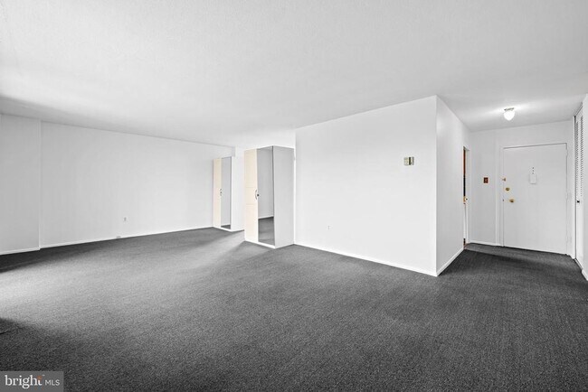 Building Photo - 1 E University Pkwy