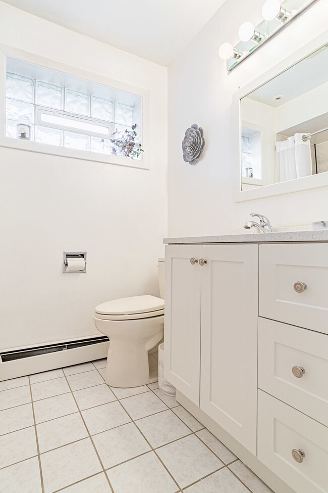 Building Photo - 3890 Gregory Dr