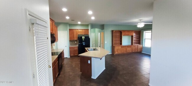 Building Photo - 518 W Black Hawk Pl