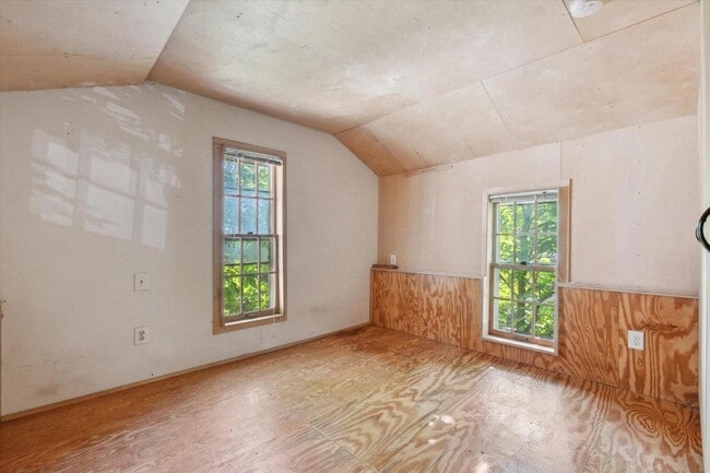 Building Photo - 713 N 5th Ave