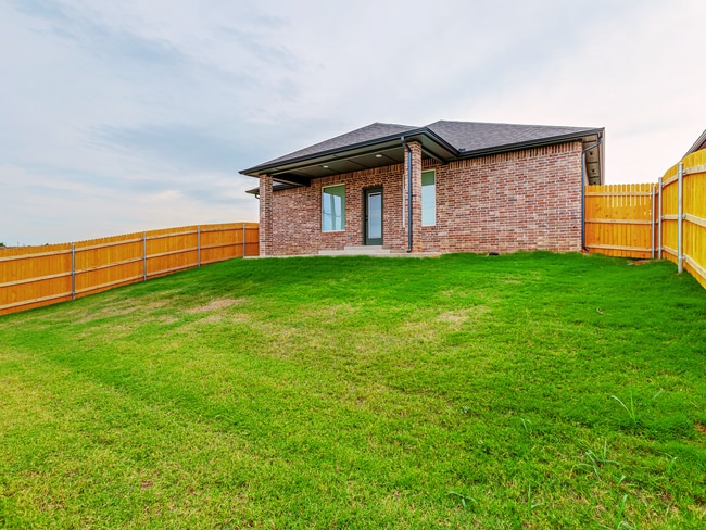 Building Photo - Captivating 3-Bed, 2-Bath Home in Charming...