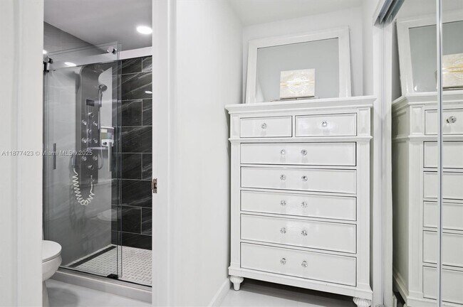 Building Photo - 3505 S Ocean Dr