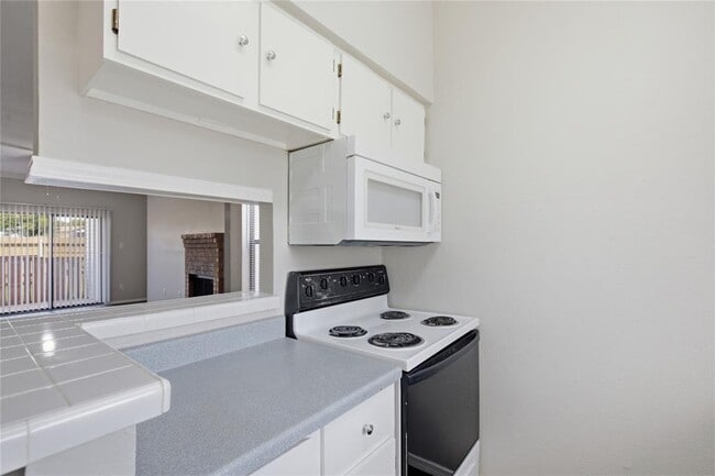 Building Photo - 2405 W Slaughter Ln