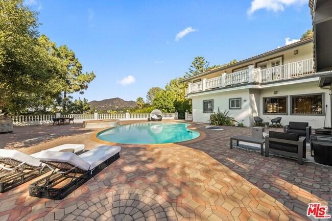 Building Photo - 3200 Oakley Dr