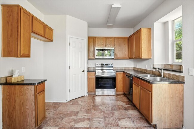 Building Photo - 8007 Ederville Cir