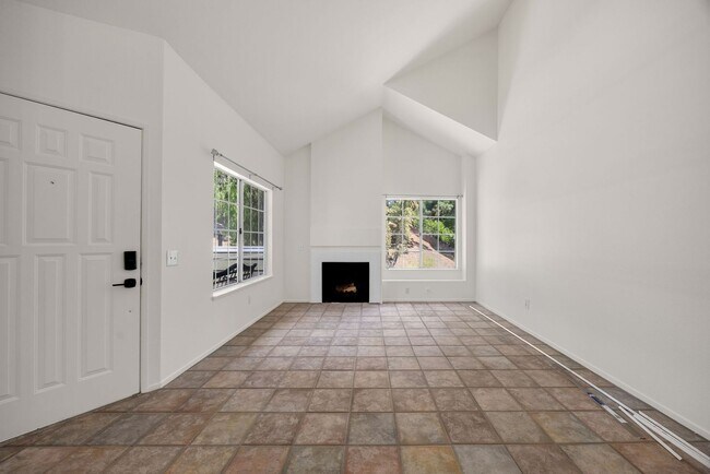 Building Photo - 16540 Graystone Dr. #126