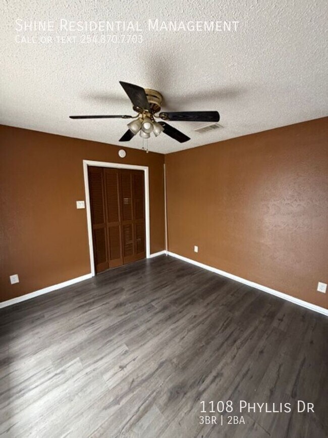 Building Photo - 1108 Phyllis Dr