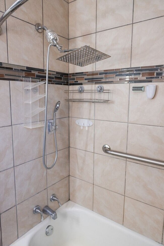 Building Photo - Spacious 2BR House in Cheyenne