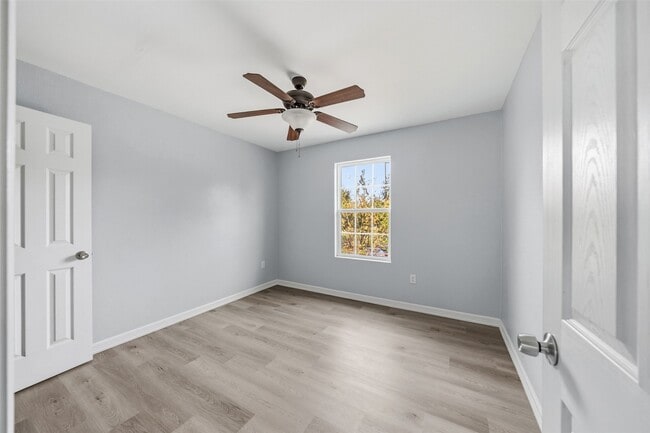 Building Photo - 8595 Parkway Dr