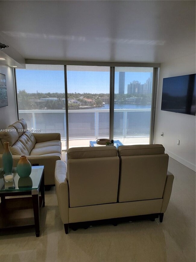 Building Photo - 20515 E Country Club Dr