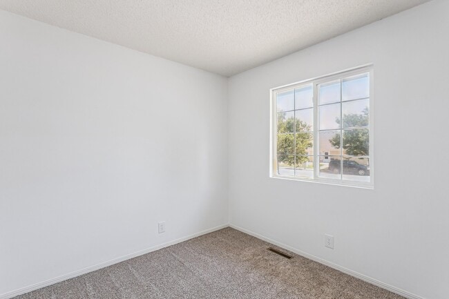 Building Photo - 4319 S Elizabeth Ave