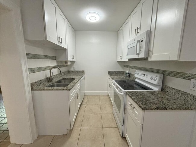 Building Photo - 4727 W Wallcraft Ave