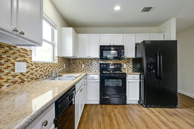 Building Photo - 1531 Parkfield Cir