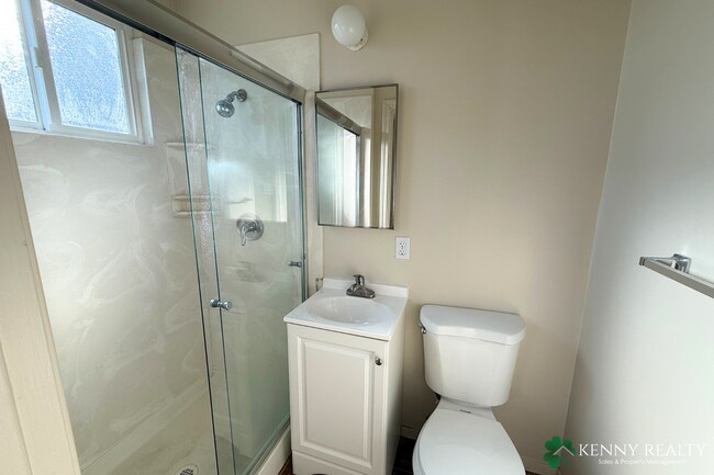 Building Photo - Bright Multi-Level 4BR Home with Two Primary Bedrooms