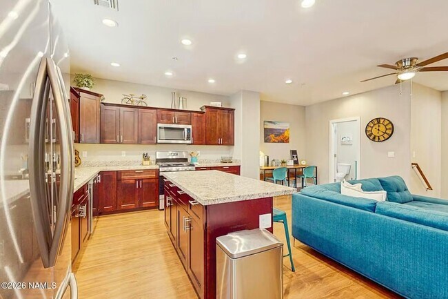 Building Photo - 2561 W Cripple Creek Dr