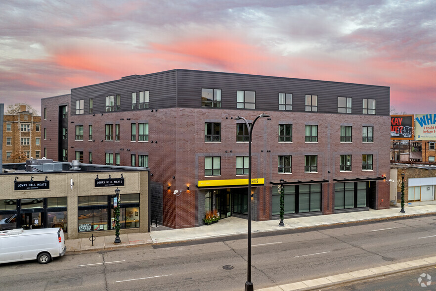 Front entrance on Hennepin - PERIS Hill