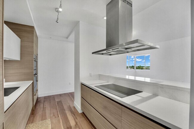 Building Photo - 155 E Boca Raton Rd