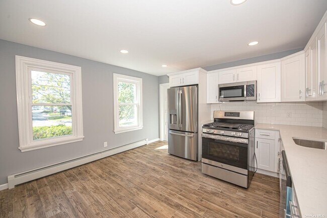 Building Photo - 76 Amity St