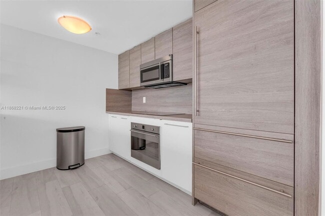 Building Photo - 400 Sunny Isles Blvd