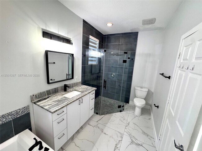 Building Photo - 21405 Ingraham Ave Rd