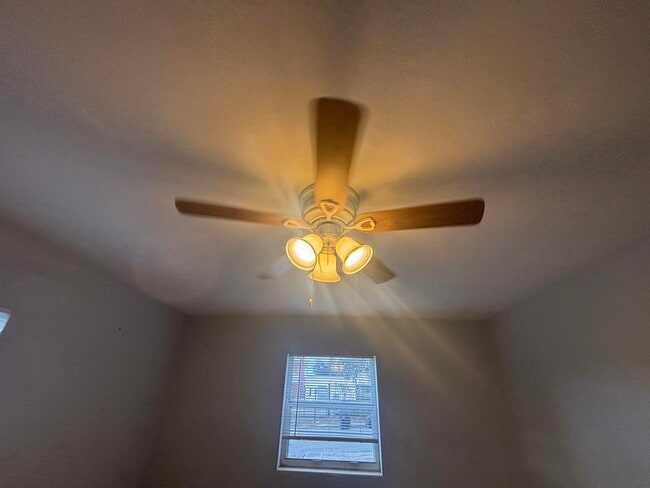 Building Photo - 812 10th St