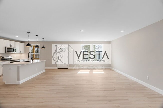 Building Photo - 110 Deaver Park Cir