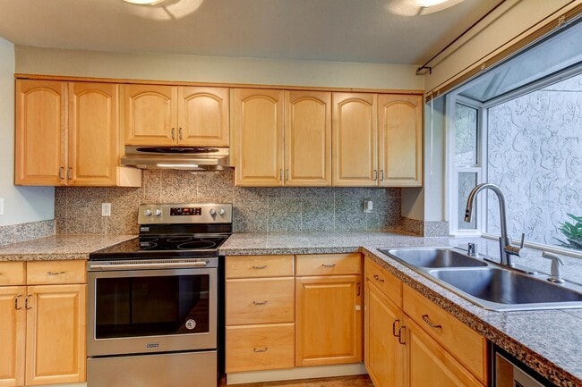 Building Photo - ”Water/Sewer/Trash and parking included in rent!