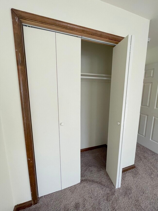 Building Photo - Charming 3-Bedroom, 1.5-Bathroom Townhome ...