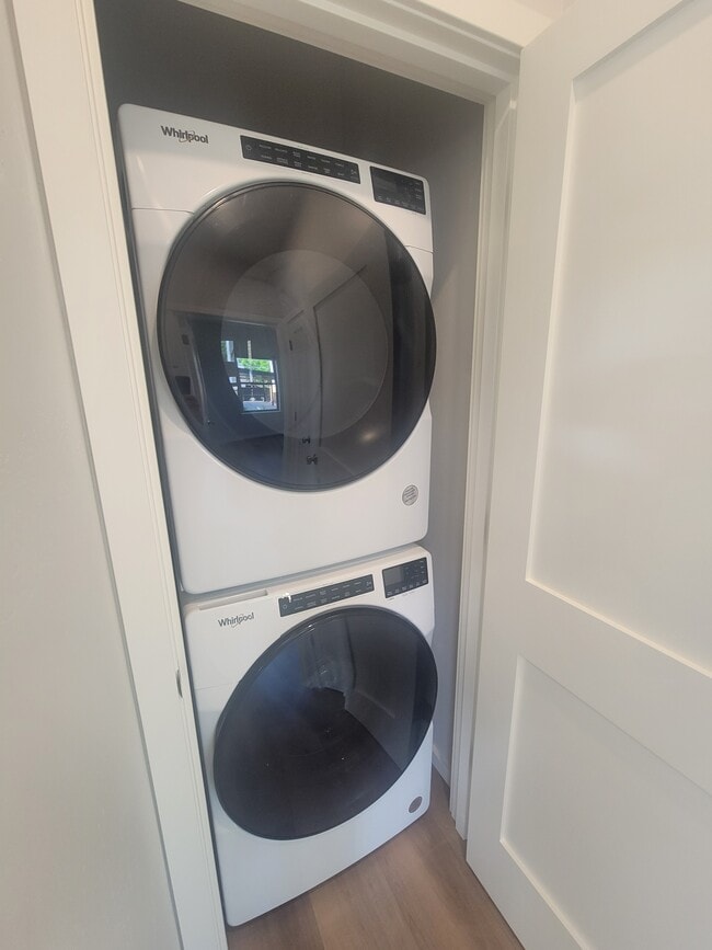 Building Photo - 395 S Mountain Ave