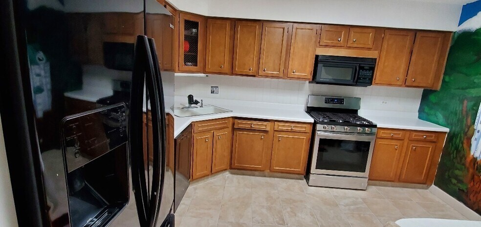 Kitchen - 215 Marengo Ave