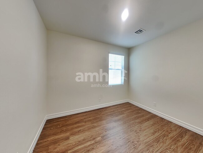 Building Photo - 960 Nero Ave