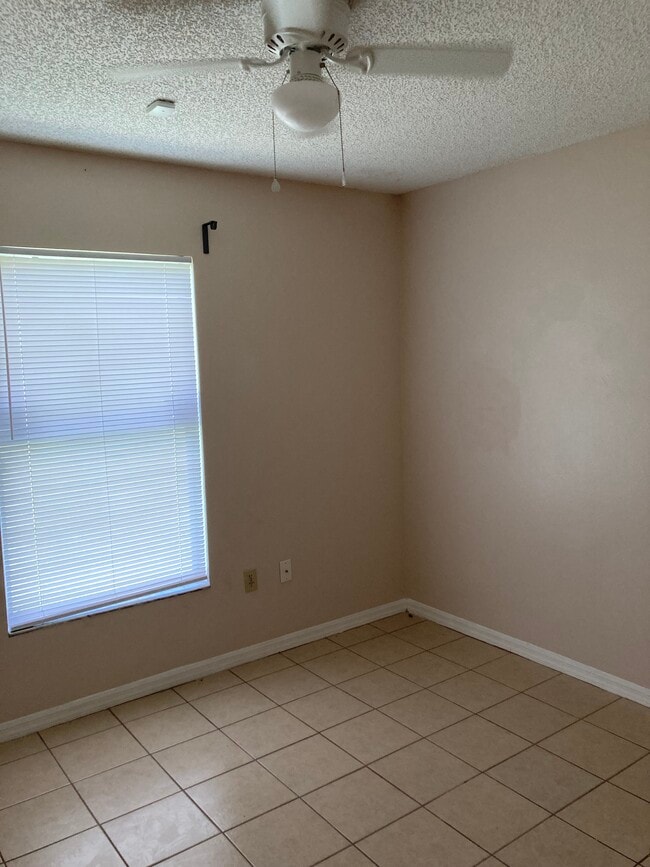 Building Photo - 867 Lake Jackson Cir