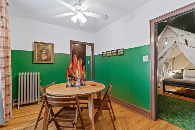 Building Photo - 3553 N Racine Ave