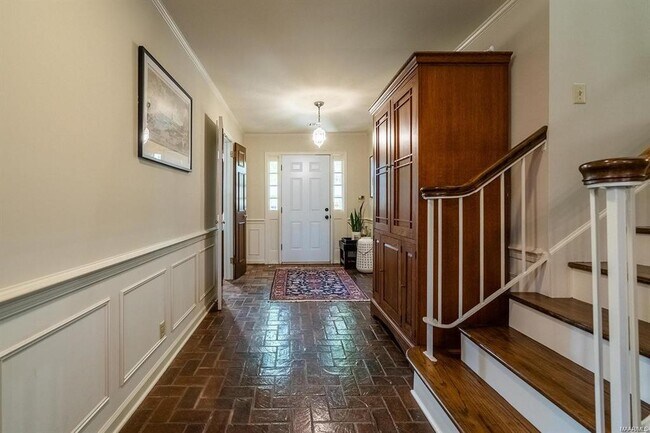 Building Photo - 2925 Fernway Dr