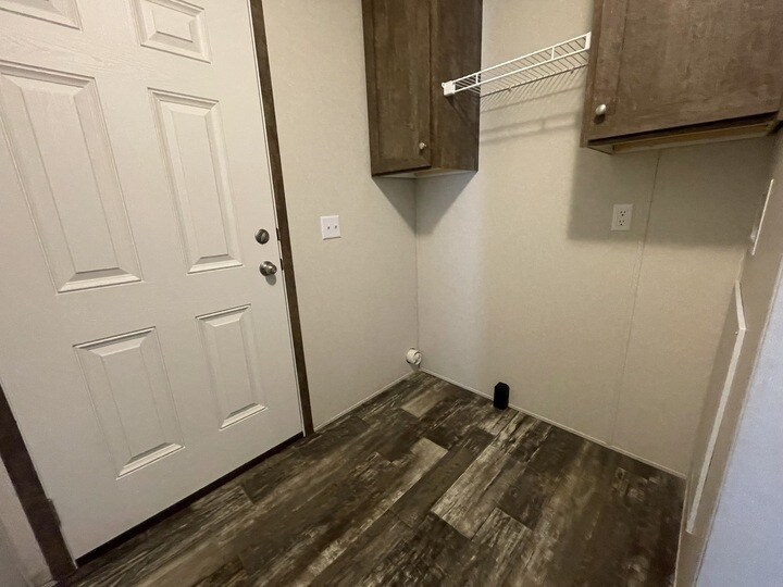 Building Photo - 16035 Villaire Ave