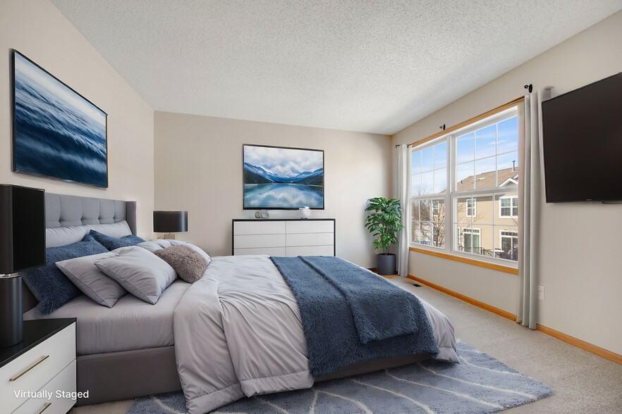 Master Bedroom - 10022 Gentian Dr