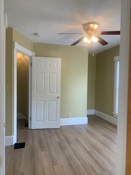 Building Photo - 113 E Sands St