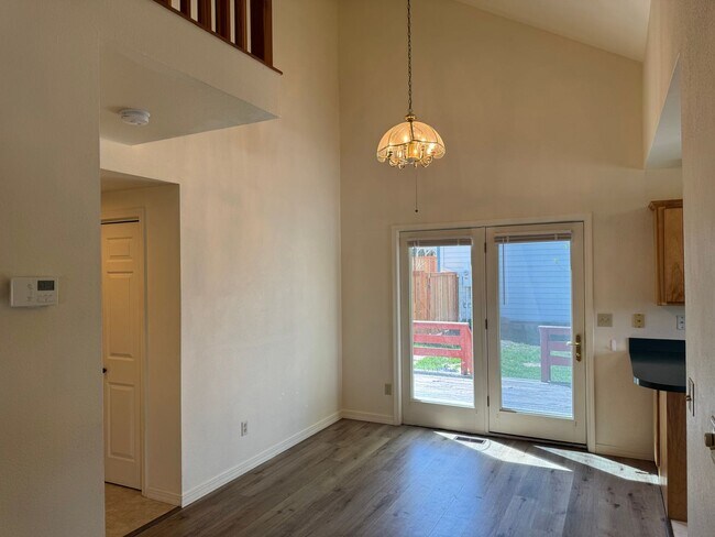 Building Photo - 201 Grandview Way