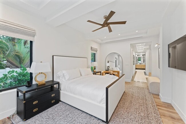 Building Photo - 214 28th St