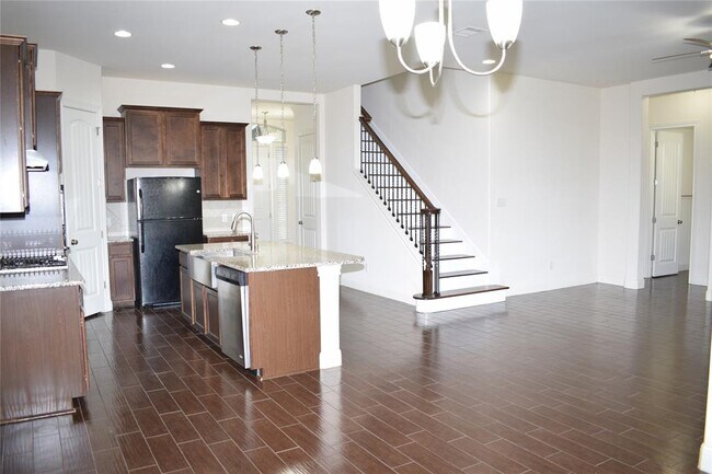 Building Photo - 3001 Tempe Dr