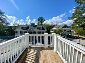 Building Photo - One Bedroom Apartment Walking Distance to Old Town Bluffton!