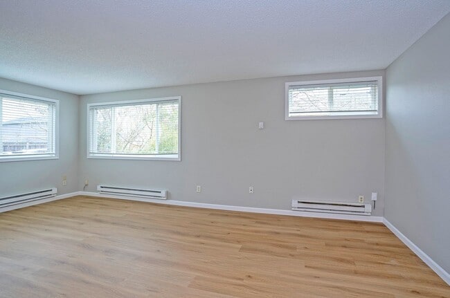 Building Photo - Remodeled 2BR w/ Garage, Fenced Yard & Stainless Steel Appliances